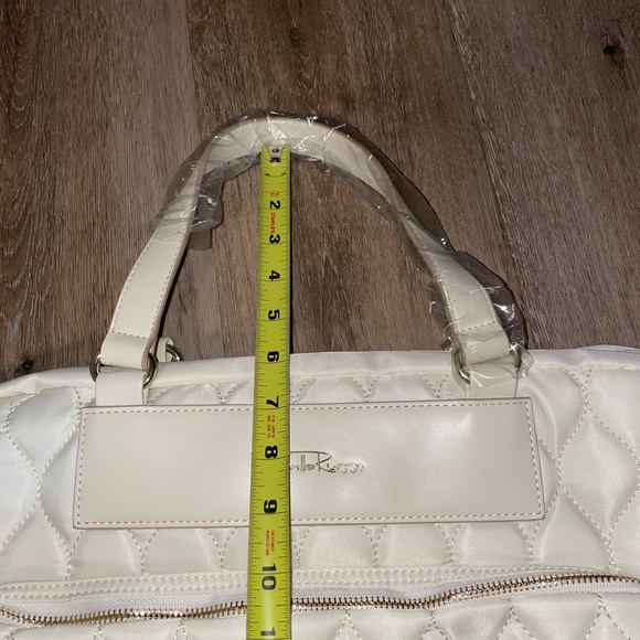 Bella Russo Cream White Quilted Weekender Duffle Bag Handbag - Picture 9 of 10